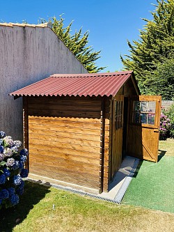 Pose tôles sur cabanon de jardin